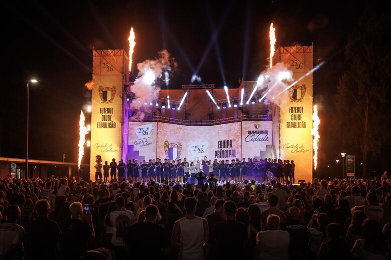 Apresentação do plantel principal do Famalicão na Praça D. Maria II