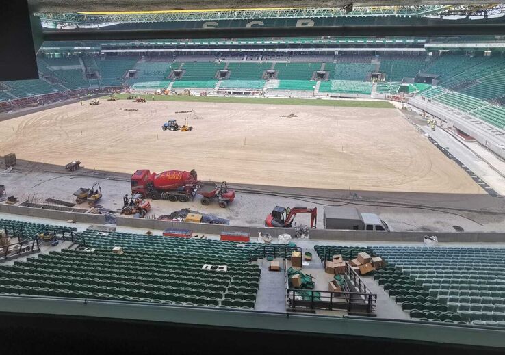 Trabalhos no novo tapete do Estádio José Alvalade