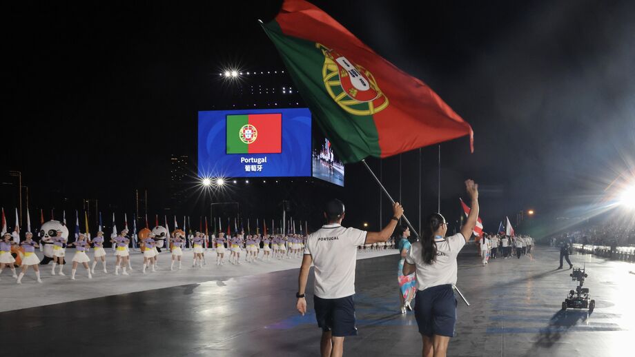 Delegação de Portugal desfila nos Jogos Mundiais em Chengdu