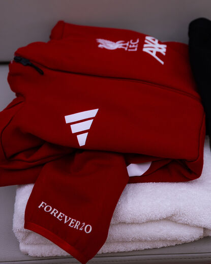 «Forever 20»: o pormenor nos equipamentos do Liverpool para o jogo da Supertaça de Inglaterra