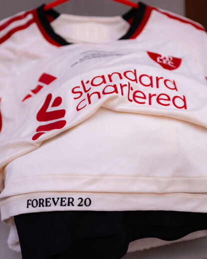 «Forever 20»: o pormenor nos equipamentos do Liverpool para o jogo da Supertaça de Inglaterra