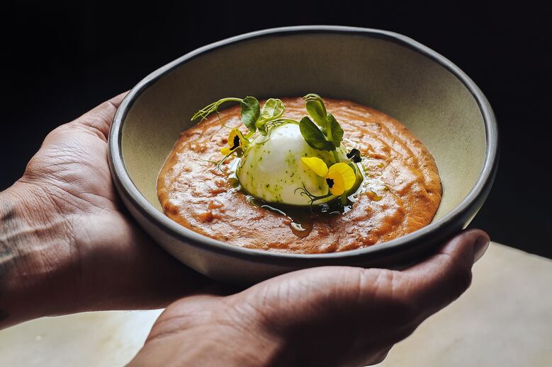 Chef Hari Chapagain junta sabores do Oriente e Ocidente no Oven, com influências do Nepal e Índia