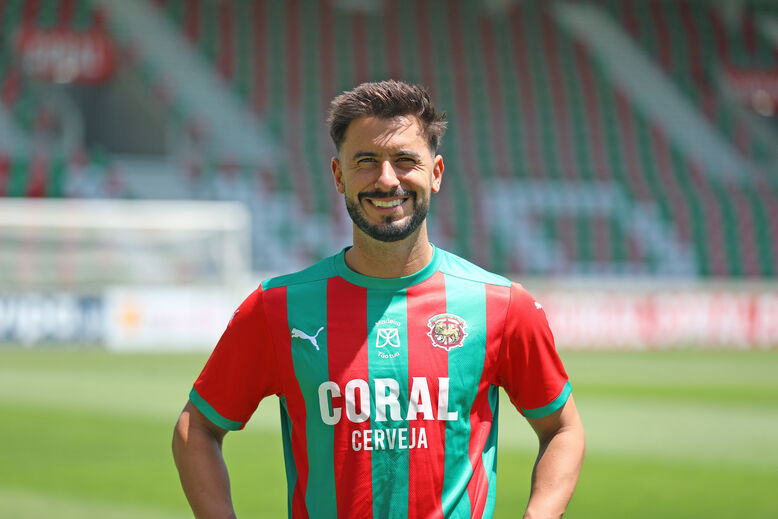 Raphael Guzzo assina pelo Marítimo 