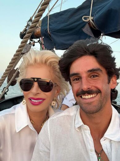 Lili Caneças e Trincão juntos num passeio de veleiro no Rio Tejo