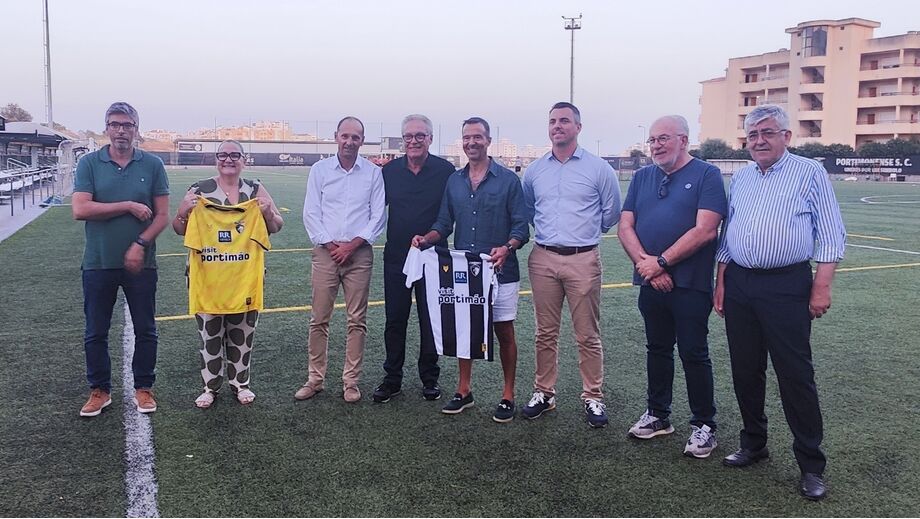 Jorge Mendes com dirigentes do Portimonense e da Associação de Futebol do Algarve