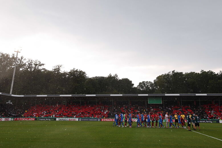 Jogo Grossaspach-Leverkusen interrompido devido ao granizo