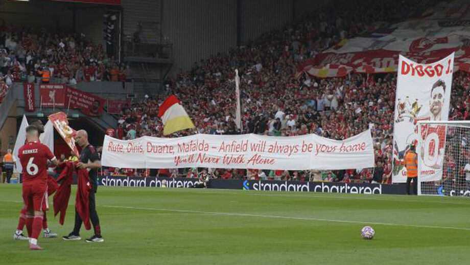 Emocionante: as sentidas homenagens a Diogo Jota e André Silva em Anfield