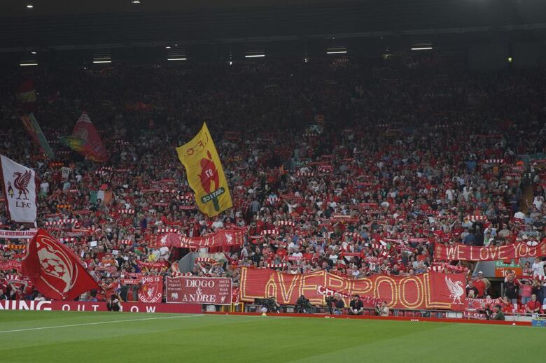 Emocionante: as sentidas homenagens a Diogo Jota e André Silva em Anfield