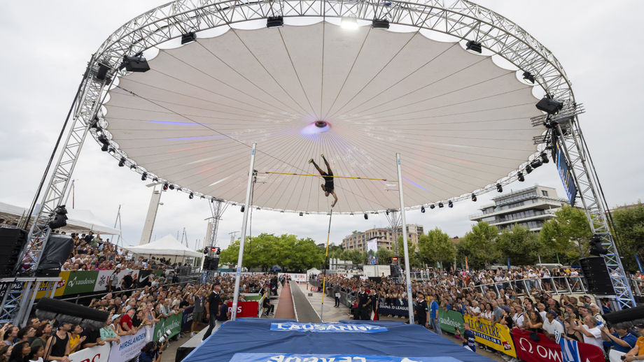 Olhar Record: Vai ali um Austin pelos ares