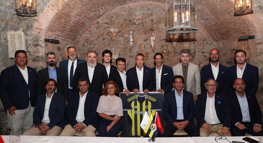 Rui Costa marcou presença num jantar com responsáveis do Fenerbahçe