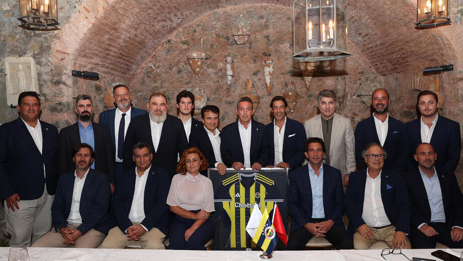Rui Costa marcou presença num jantar com responsáveis do Fenerbahçe