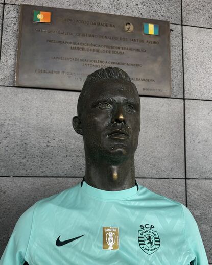 Busto de Cristiano Ronaldo no Aeroporto da Madeira