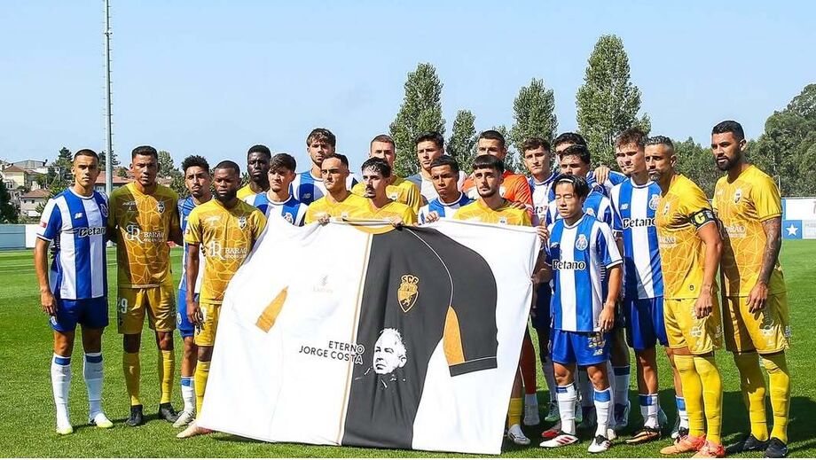 Homenagem do Farense a Jorge Costa antes do jogo com o FC Porto B 