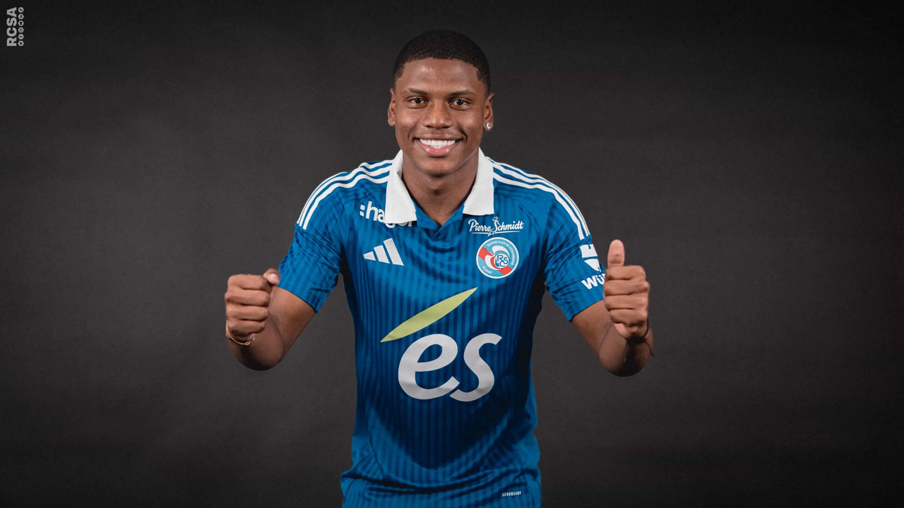 Óscar Perea reforça o ataque do AVS SAD, emprestado pelo Estrasburgo