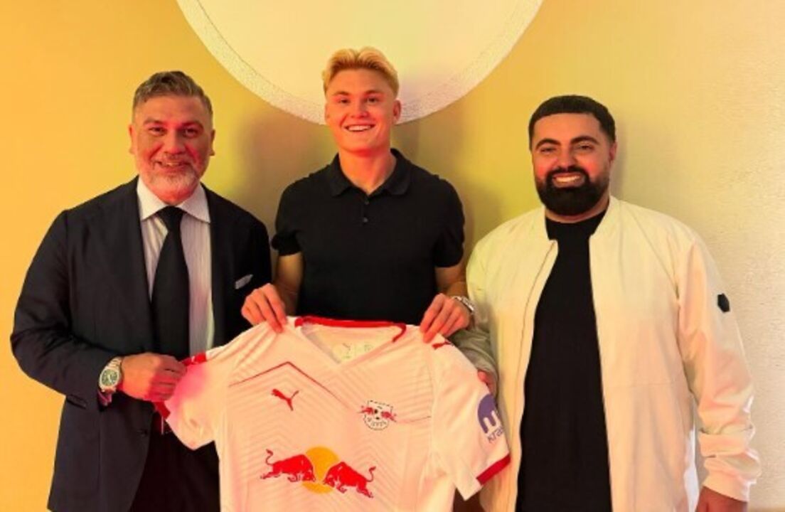 Jonathan Chalkias provoca Varandas com foto ao lado de Harder no Leipzig