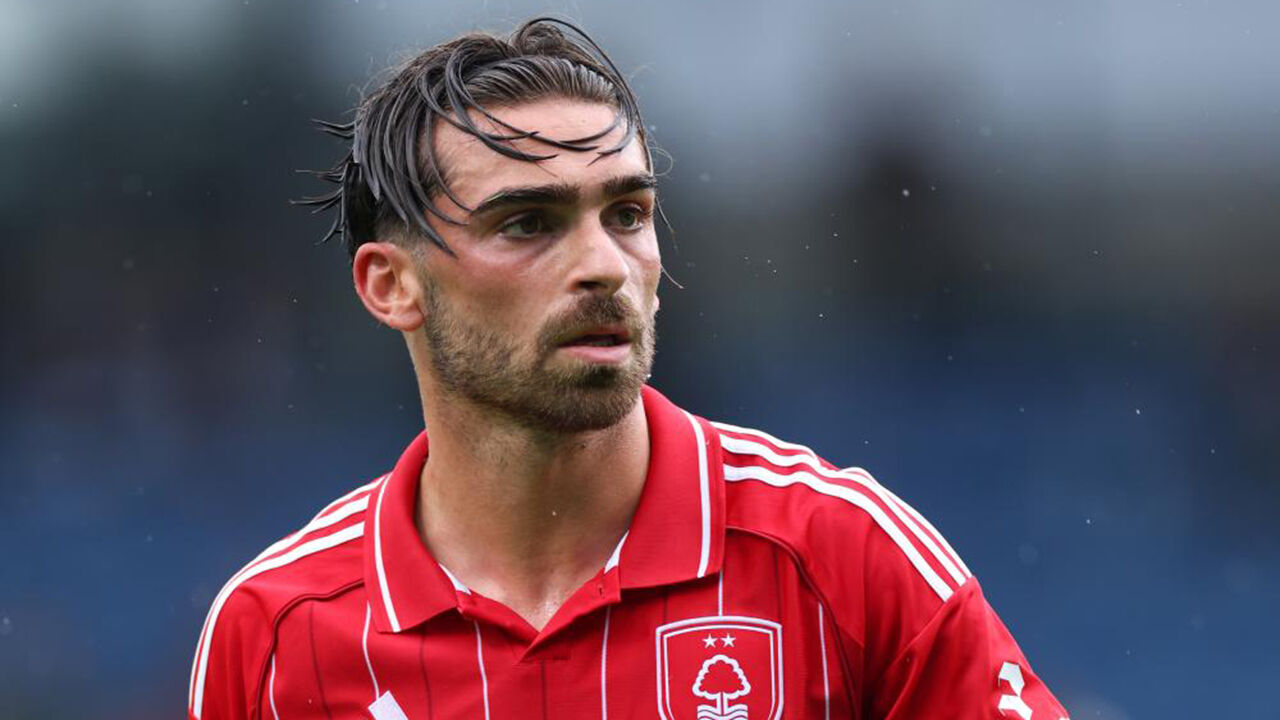 Jota Silva, do Nottingham Forest, enfrenta problemas com a inscrição na FIFA.
