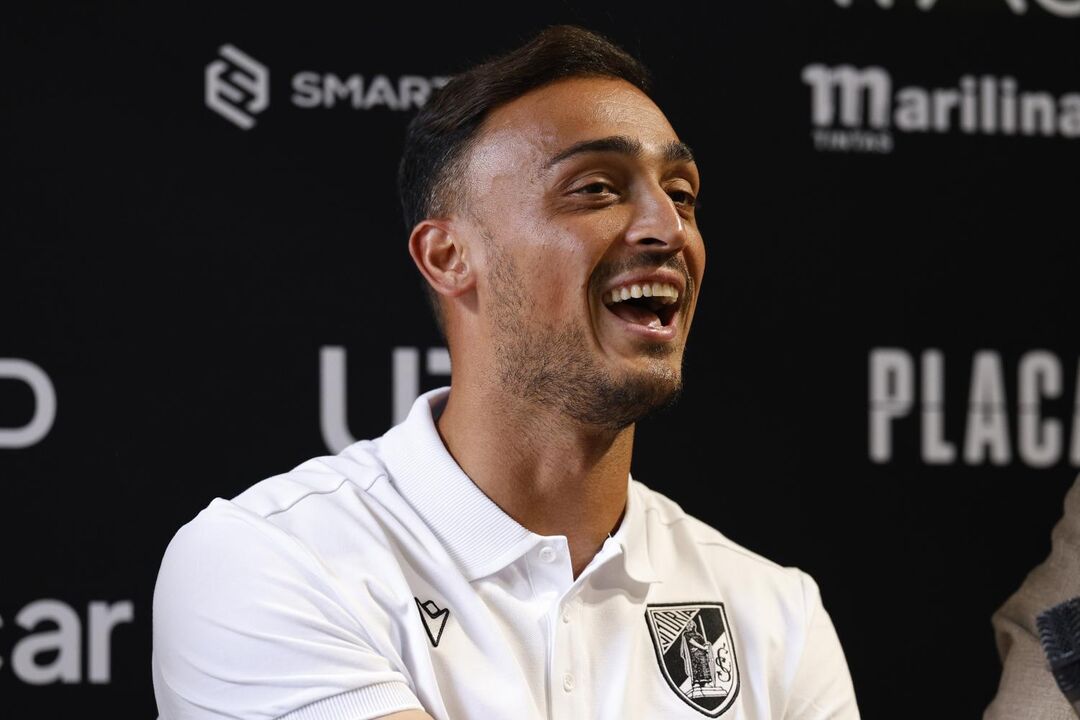 Charles, V. Guimarães