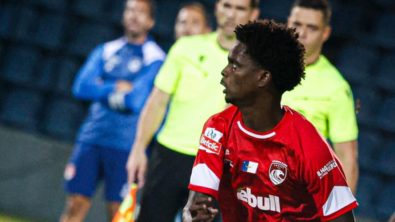Djé Tavares estreia-se na 1ª Liga pelo Santa Clara após passagem na distrital