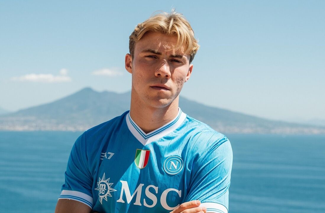 Hojlund procura clube que acredite nele e transfere-se para o Nápoles