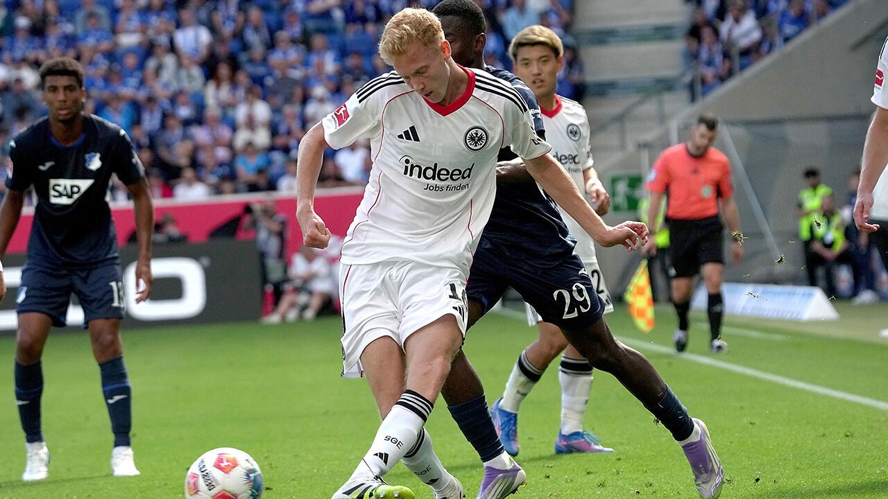 Hugo Larsson ponderou proposta saudita, mas optou por continuar no Eintracht Frankfurt