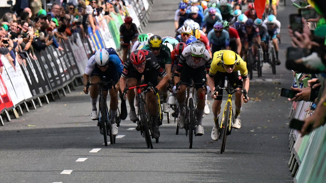 Rui Oliveira fica em terceiro na Volta à Grã-Bretanha, ganha por Matthew Brennan