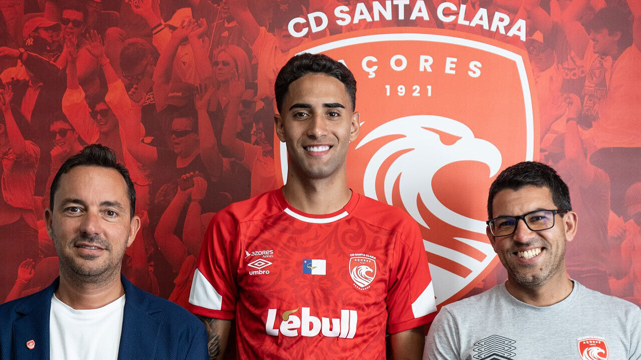 Henrique Silva renova contrato com o Santa Clara