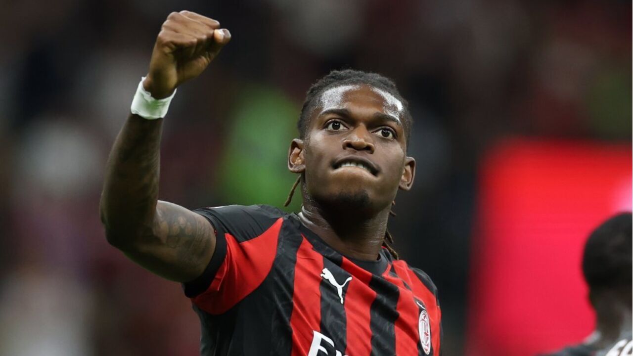 Rafael Leão festeja um golo pelo AC Milan