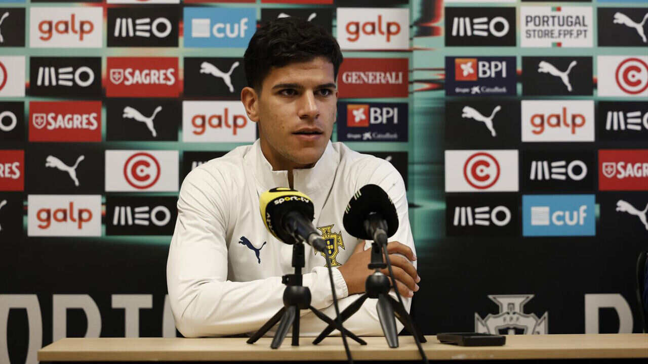 Mateus Fernandes em conferência de imprensa 