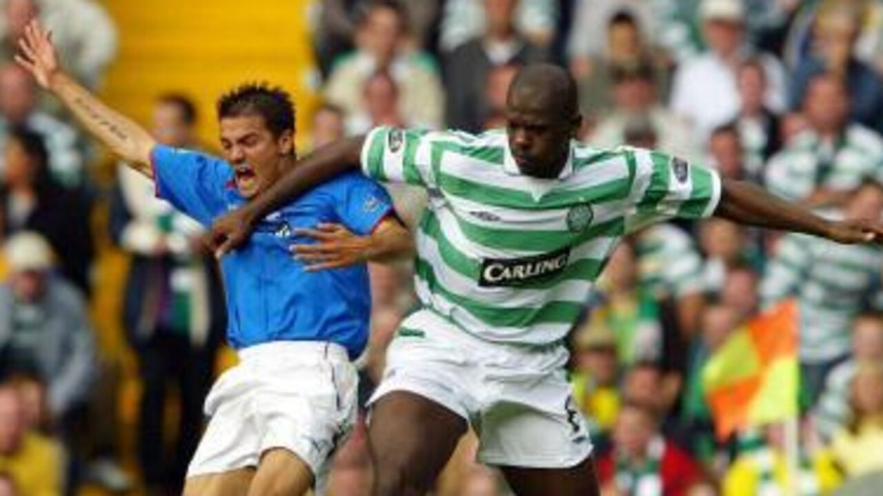 Bobo Baldé num clássico escocês entre Rangers e Celtic, em 2004