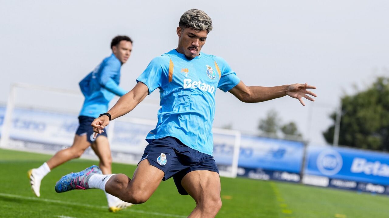 Nove jovens treinam no FC Porto com Villas-Boas, sob olhar de Farioli