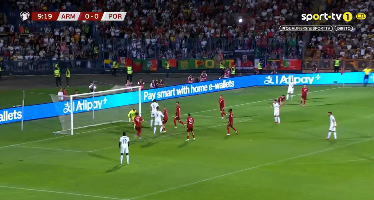 João Félix fez o primeiro de Portugal frente à Arménia nas alturas