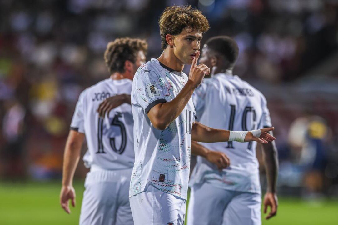 João Félix pede silêncio durante jogo Portugal-Arménia