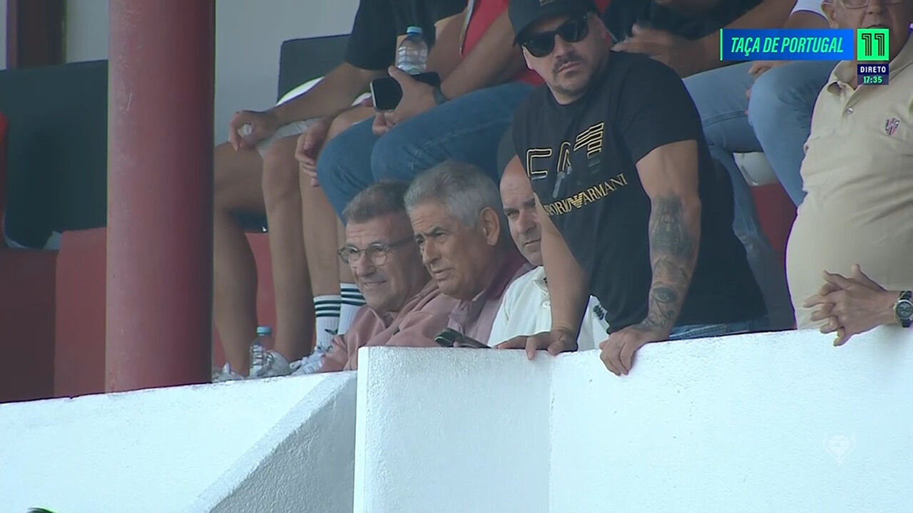 Luís Filipe Vieira assiste ao jogo do Sacavenense na Taça de Portugal