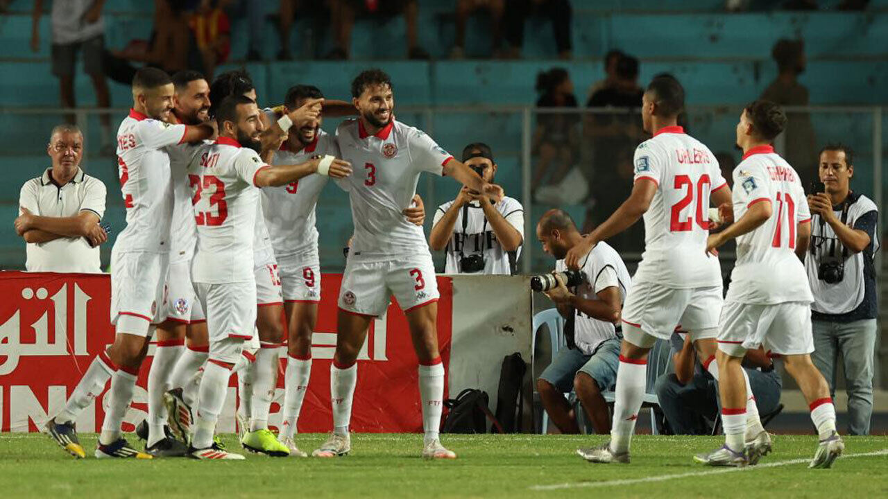 Jogadores da Tunísia a festejar