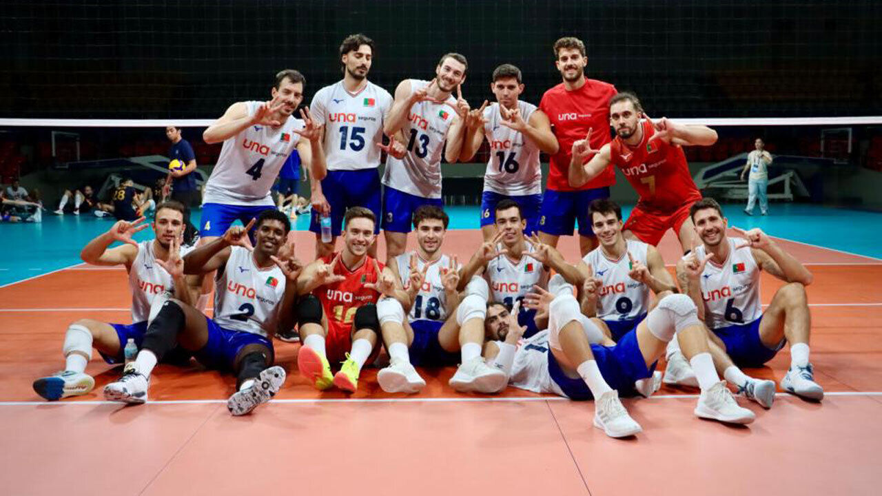 Jogadores da Seleção Nacional de voleibol satisfeitos com vitória
