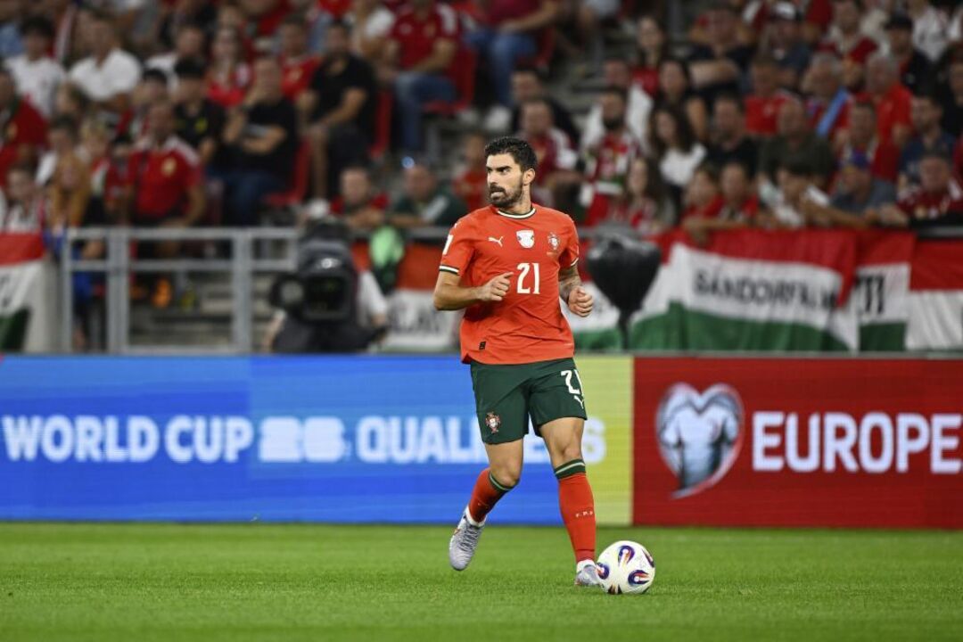 Rúben Neves vestiu a camisola 21 num jogo contra a Hungria