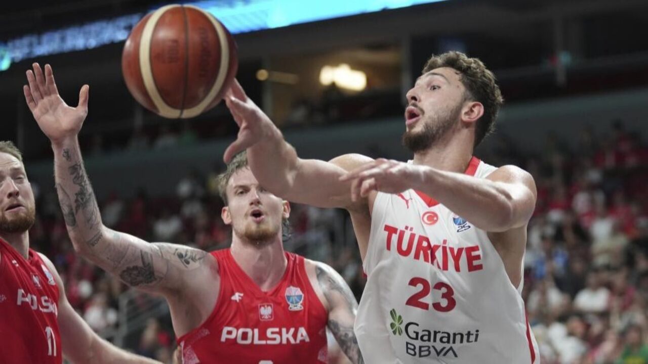 Alperen Sengun lidera Turquia contra a Polónia com triplo-duplo