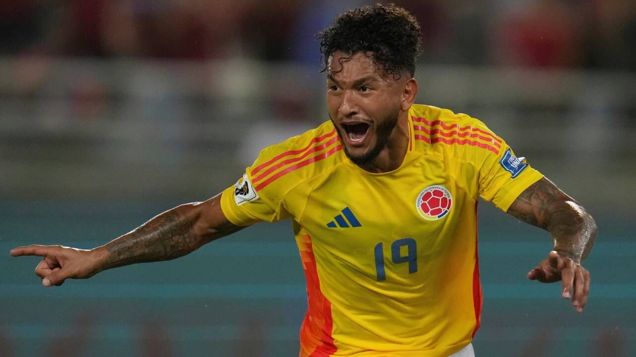 Luis Suárez marcou quatro golos na vitória da Colômbia