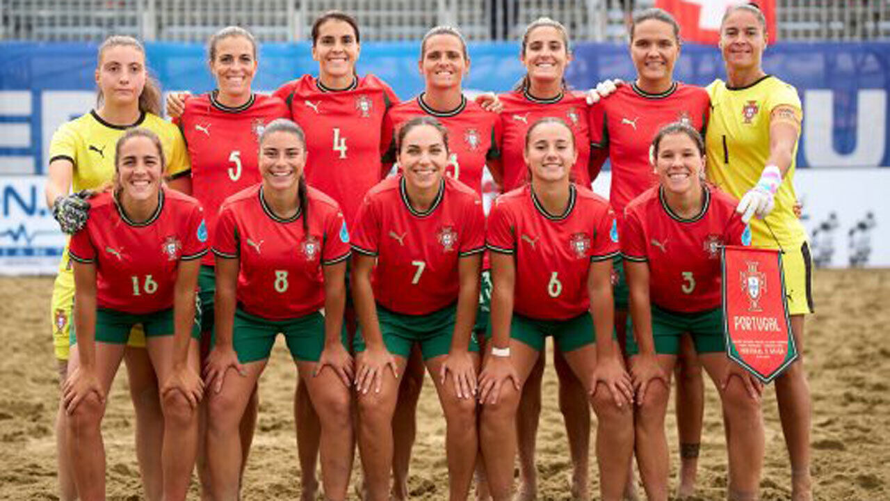 Seleção feminina de futebol de praia nas 'meias' da Superfinal da Liga Europeia