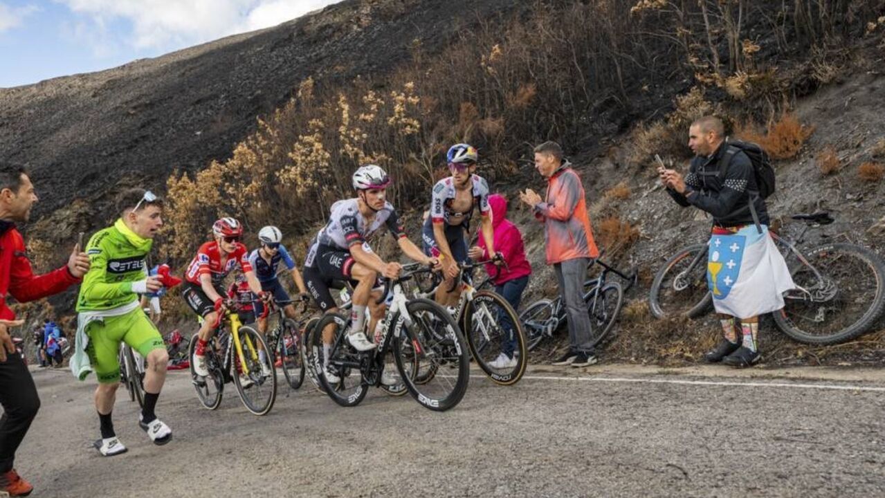 João Almeida na Volta a Espanha, lamenta o vento e os incêndios em El Morredero