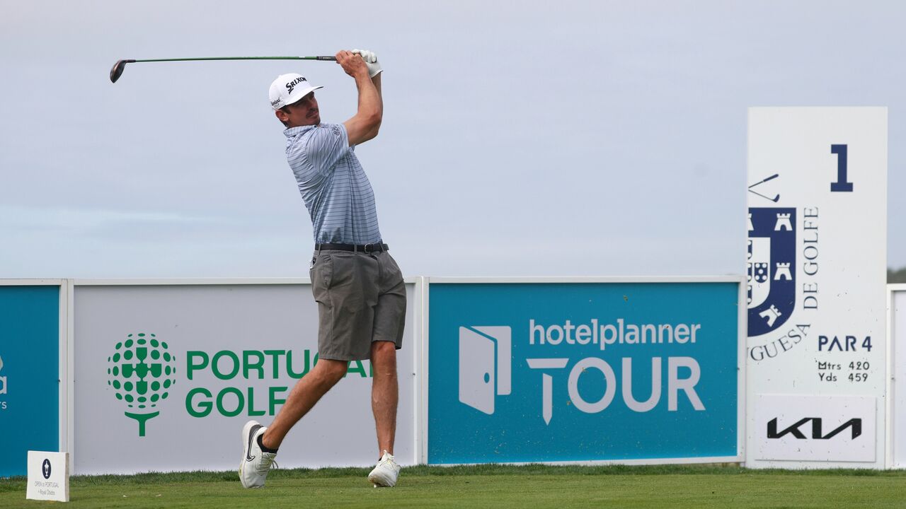 Jogador de golfe compete no Open de Portugal no Royal Óbidos