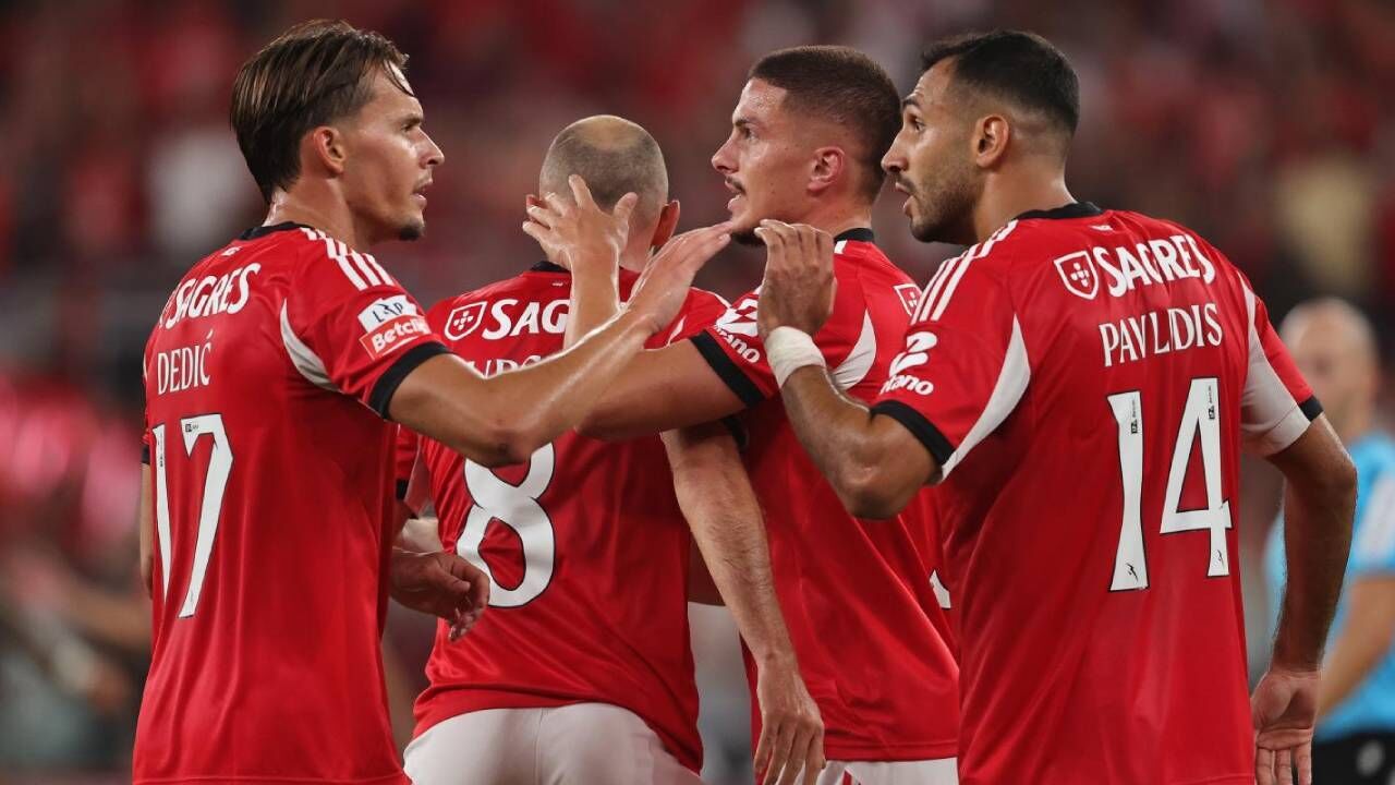 Jogadores do Benfica a celebrar
