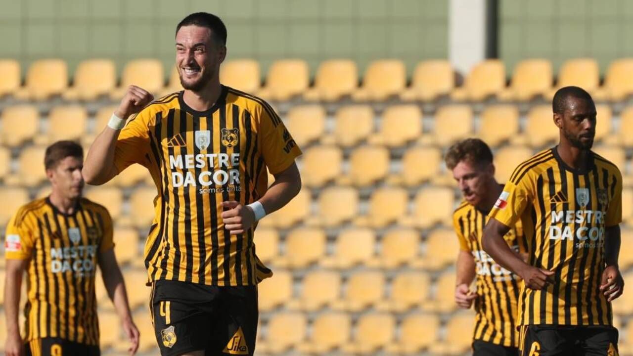 Lus. Lourosa recebe o Penafiel em Vila Nova de Gaia