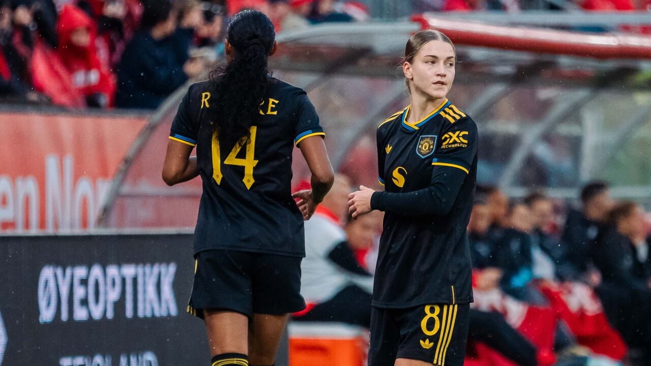Jogadoras do Manchester United perderam as chuteiras a caminho da Noruega