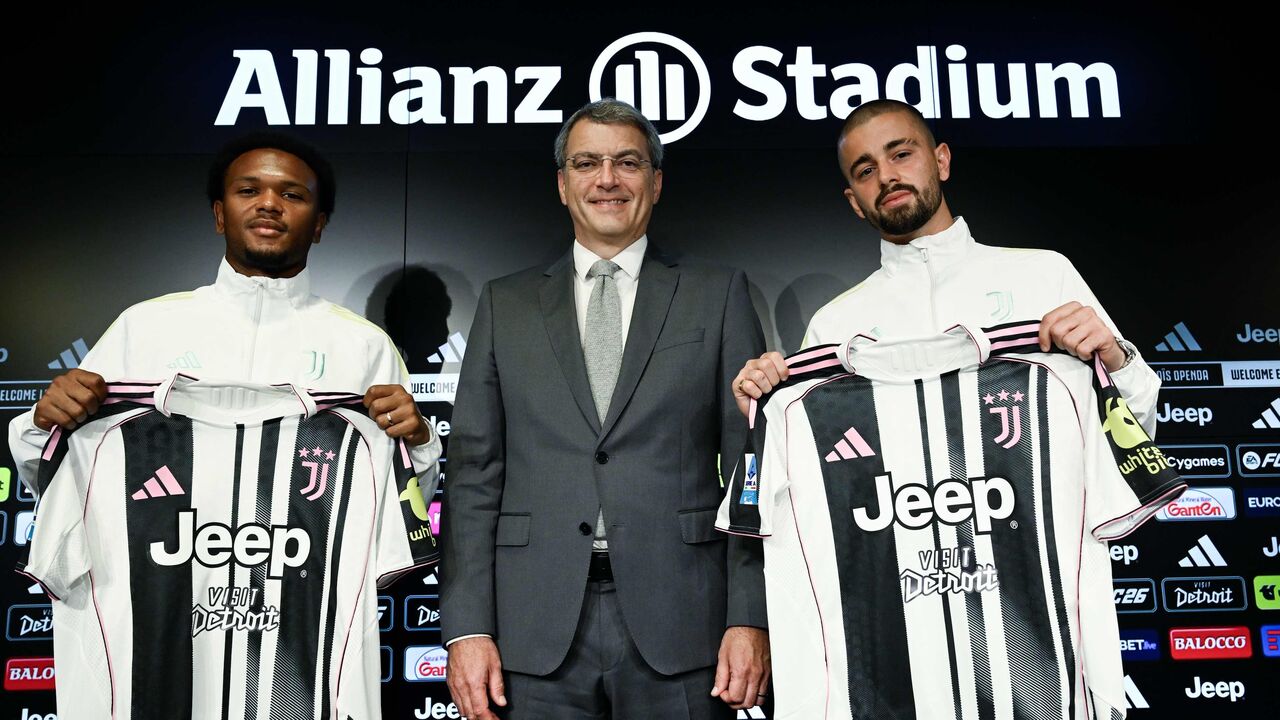 Juventus apresenta Openda e Zhegrova