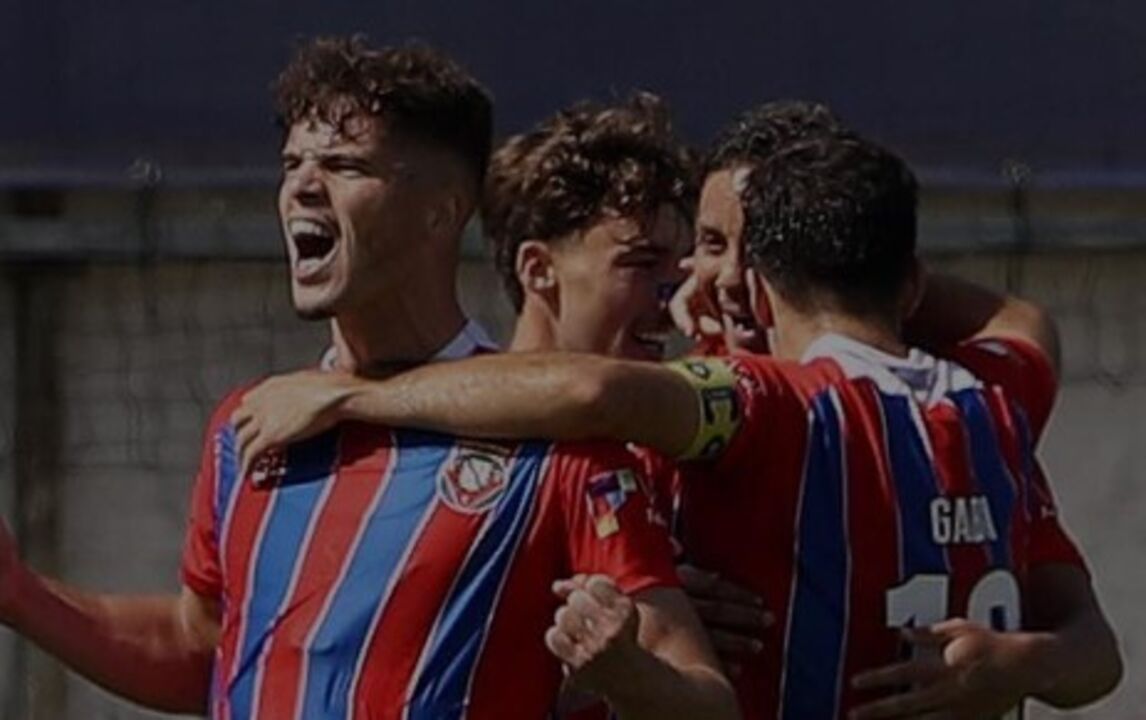 Jogadores do Felgueiras festejam triunfo frente ao Benfica B