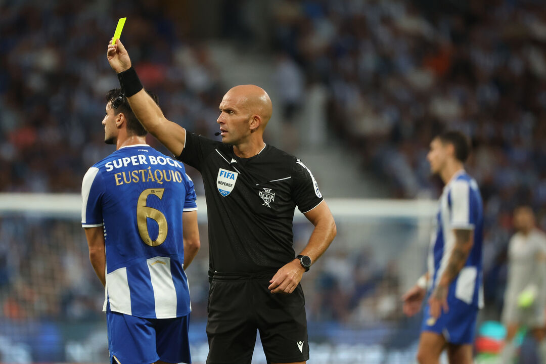 Luís Godinho arbitrou o FC Porto-Nacional