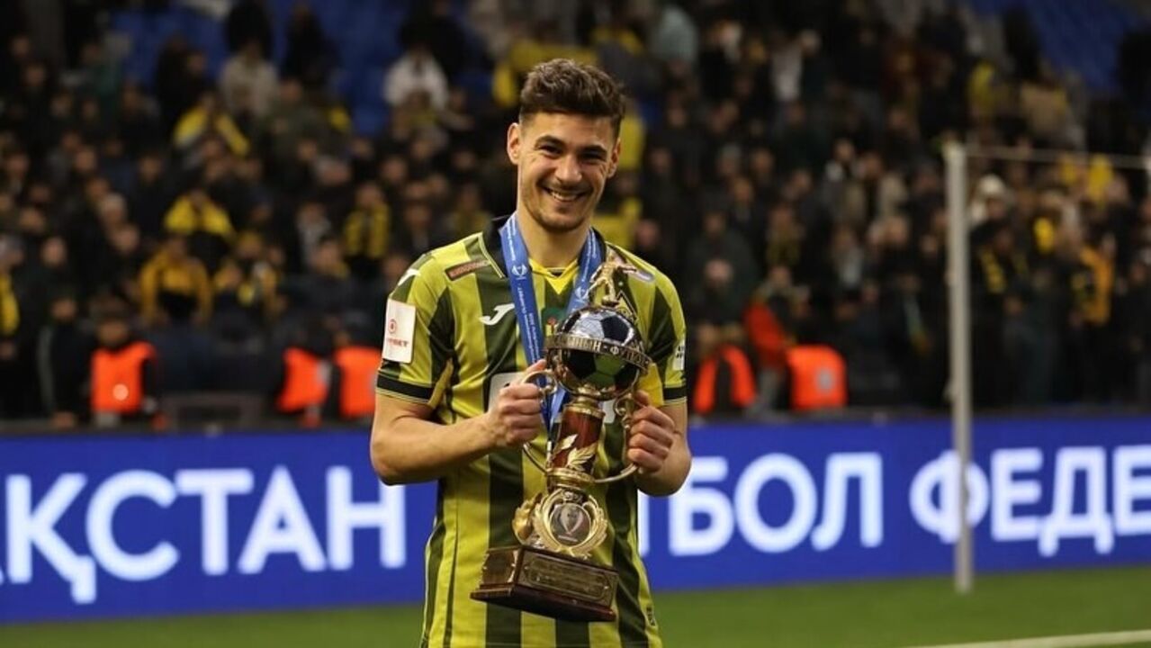 Jorginho joga na Champions pelo Kairat contra o Sporting, com apoio familiar