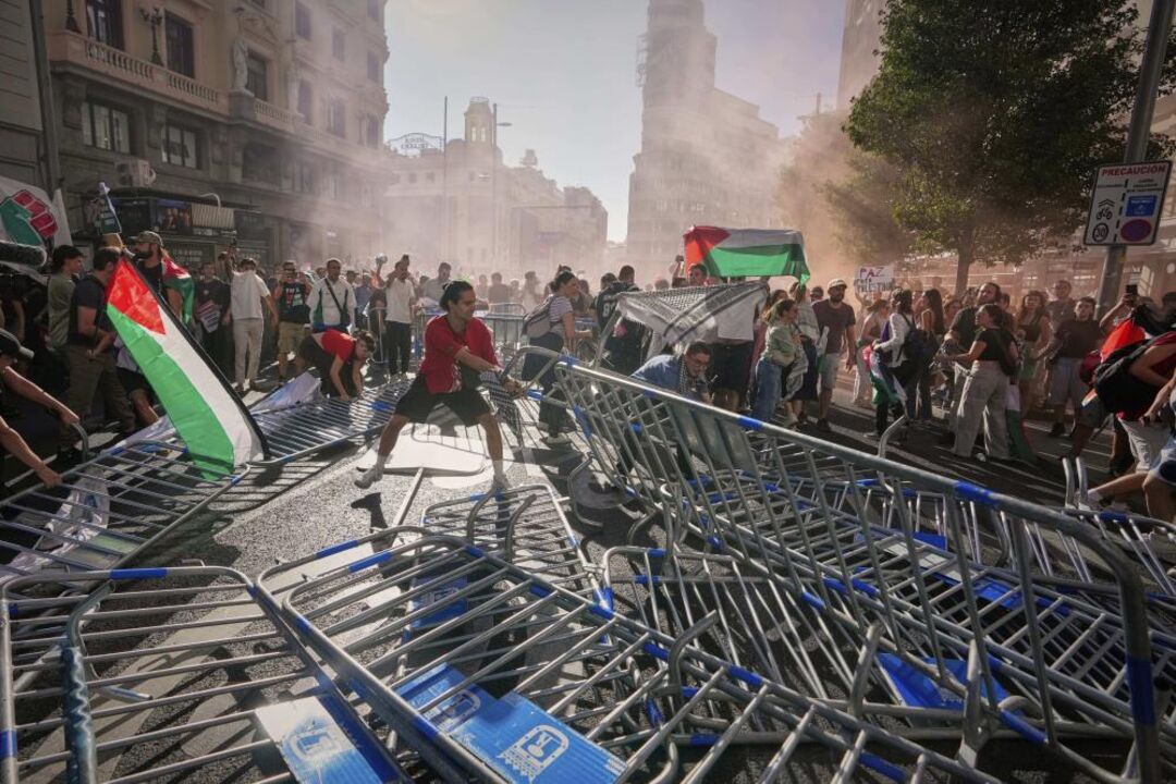 Protestos pró-Palestina em Madrid interrompem a última etapa da Vuelta