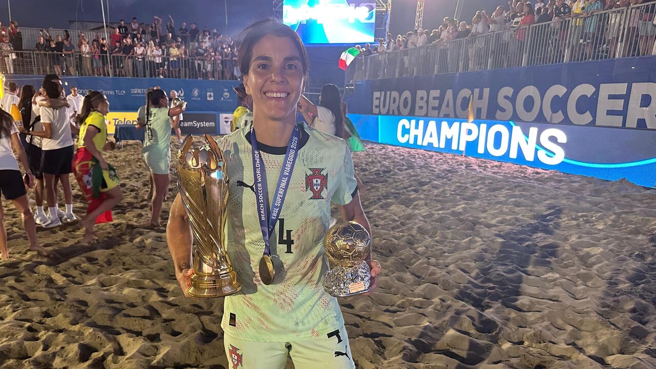 Portugal vence Euro Beach Soccer Champions com jogadora em destaque